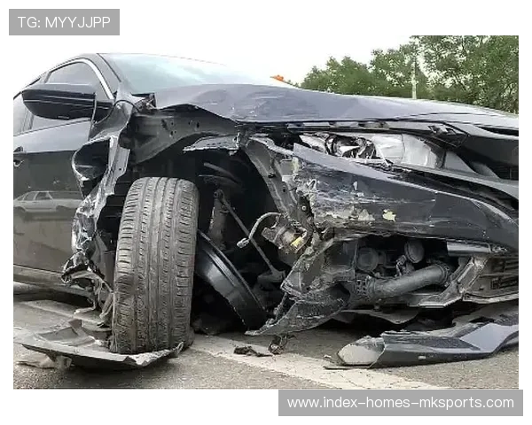 赛车高速爆胎险酿事故