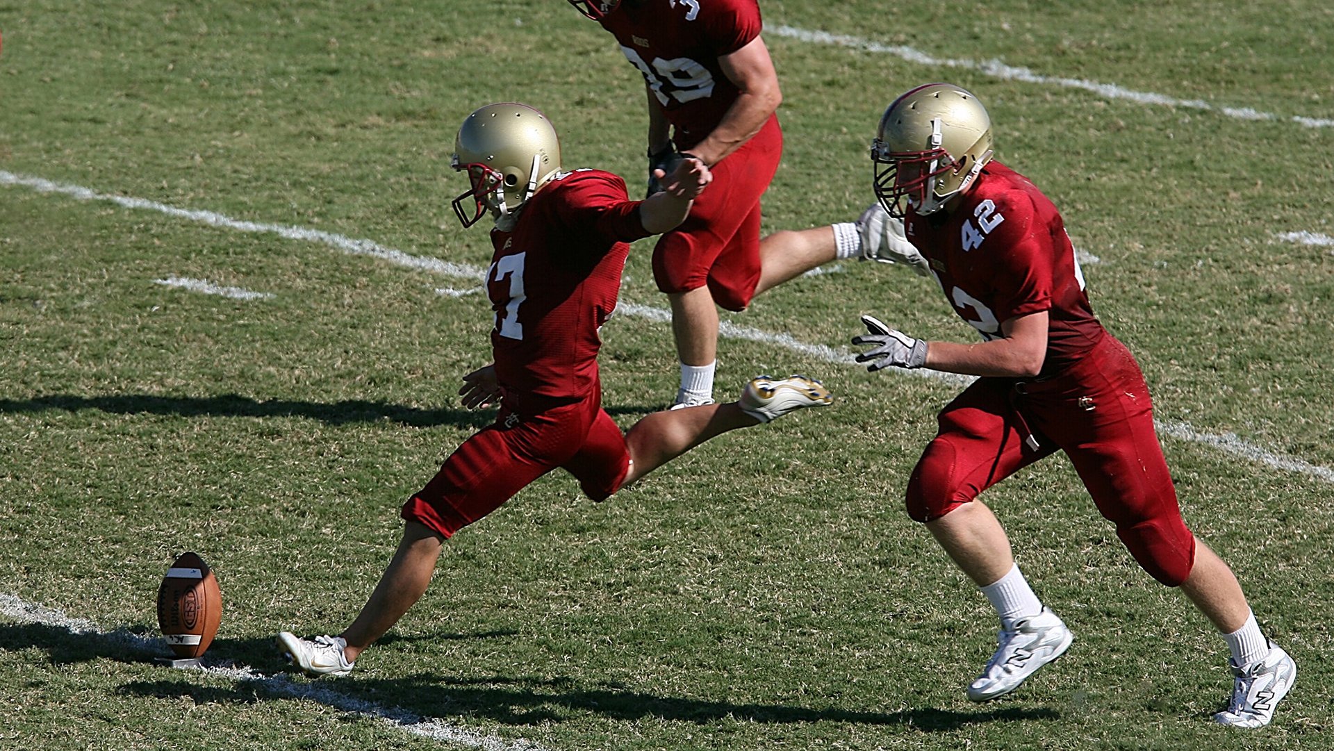 年轻后卫如何挑战豪门稳定防线地位，十大年轻中后卫