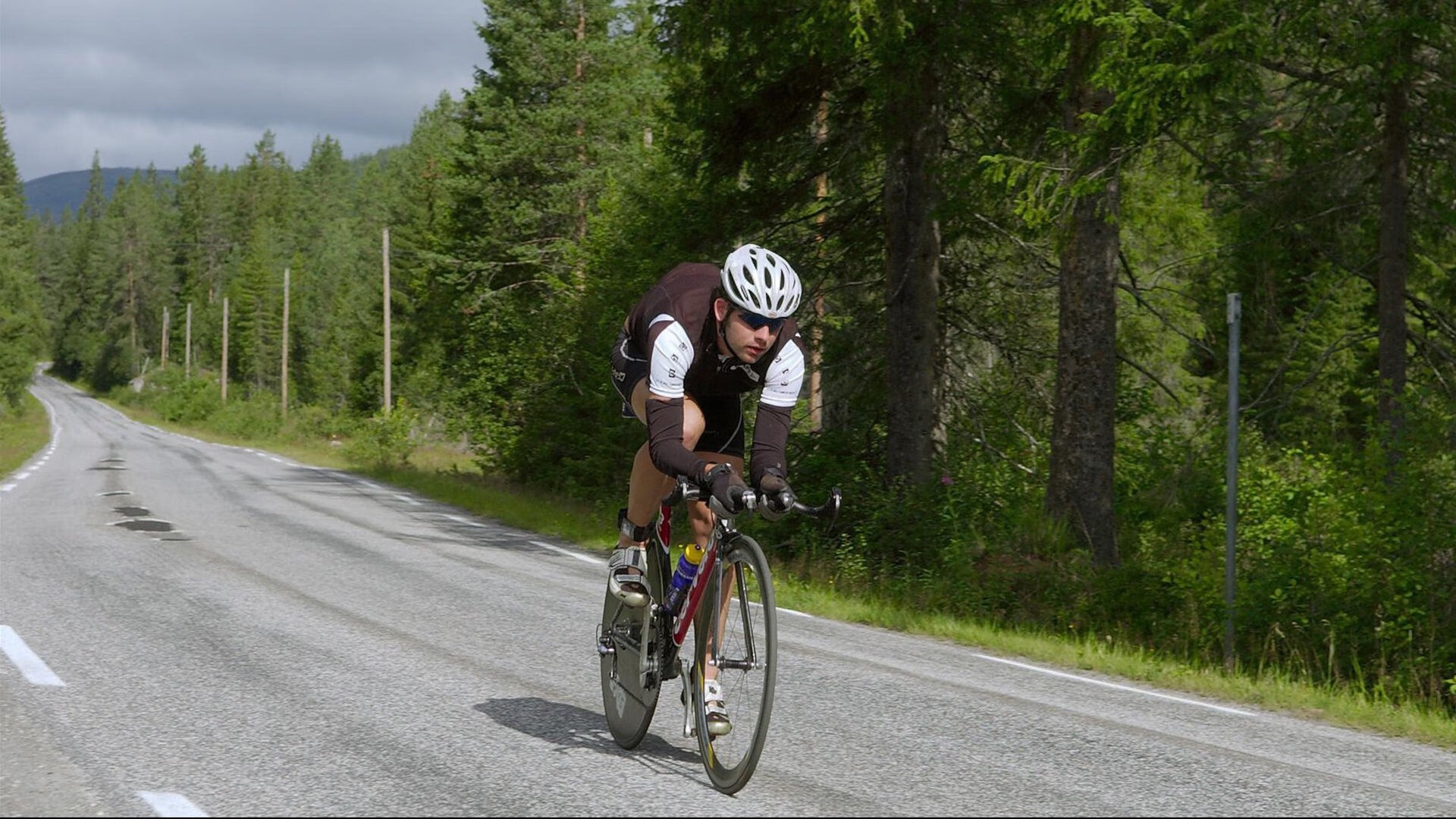 深圳领航队侧翼力量显著增强压制对手反击，深圳领航者队